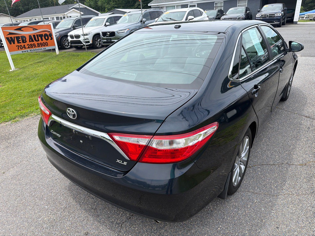2017 Toyota Camry Image 12