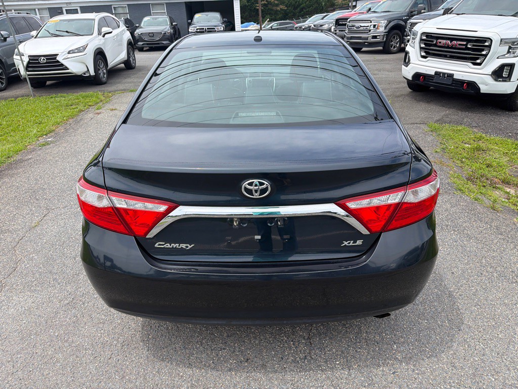 2017 Toyota Camry Image 13