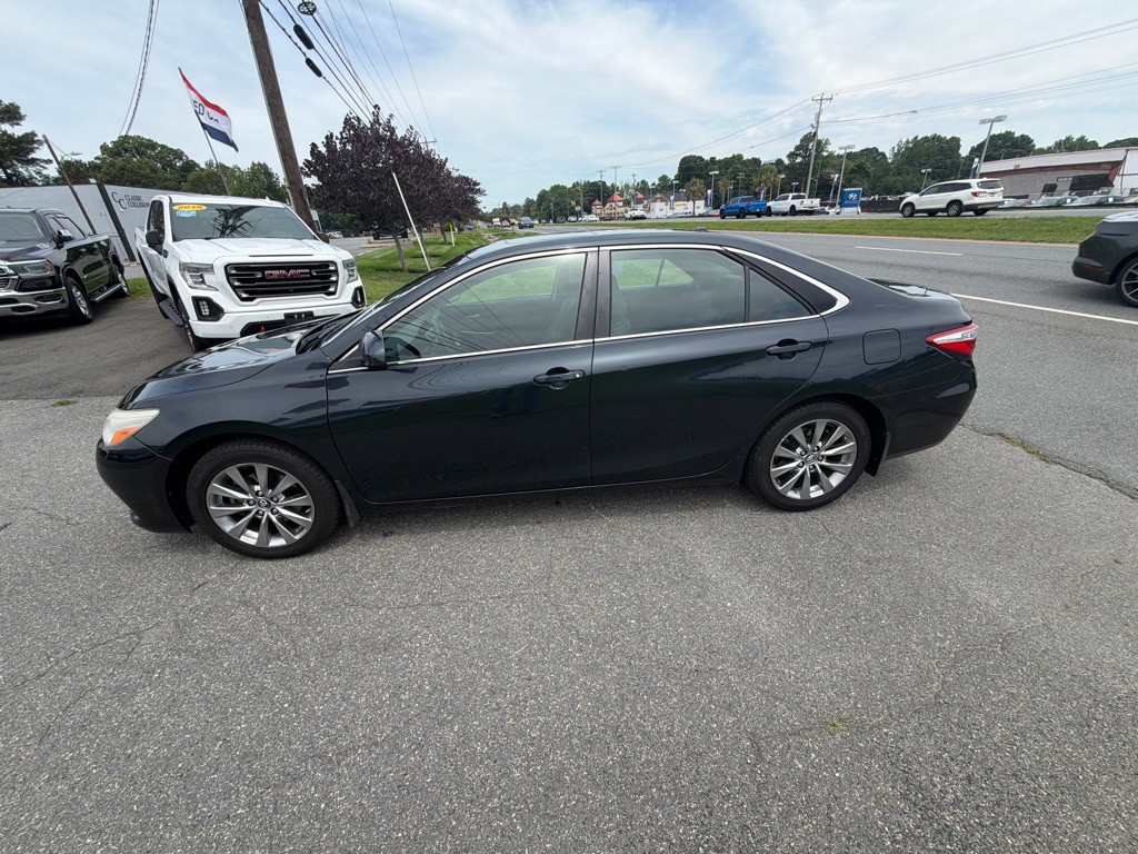 2017 Toyota Camry Image 15