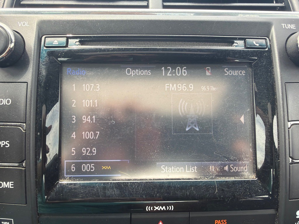 2017 Toyota Camry Image 18