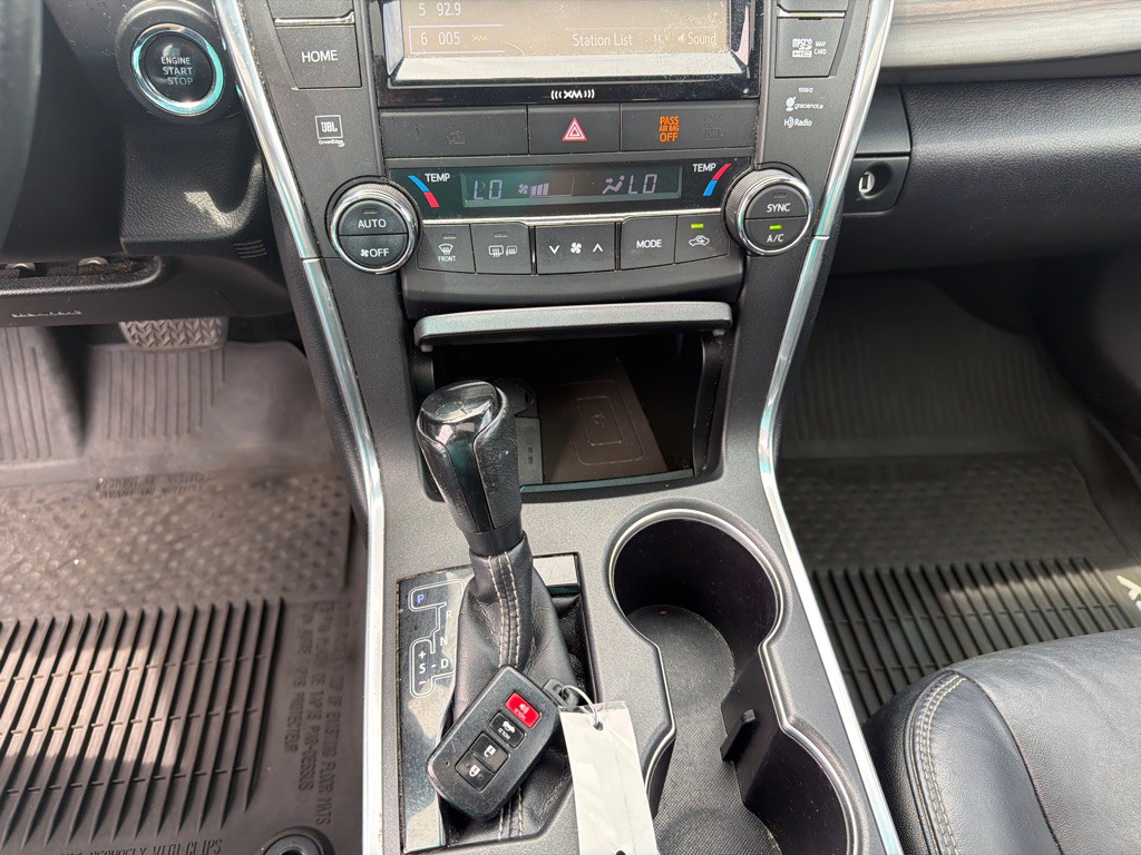 2017 Toyota Camry Image 20