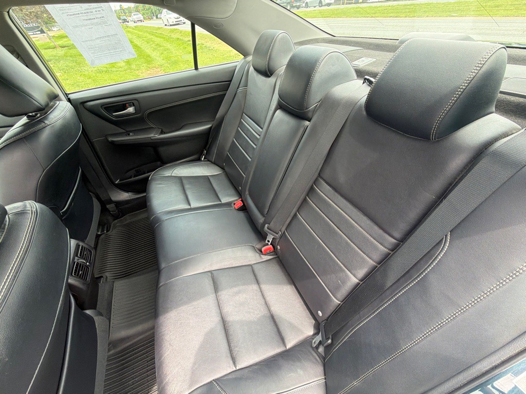 2017 Toyota Camry Image 24