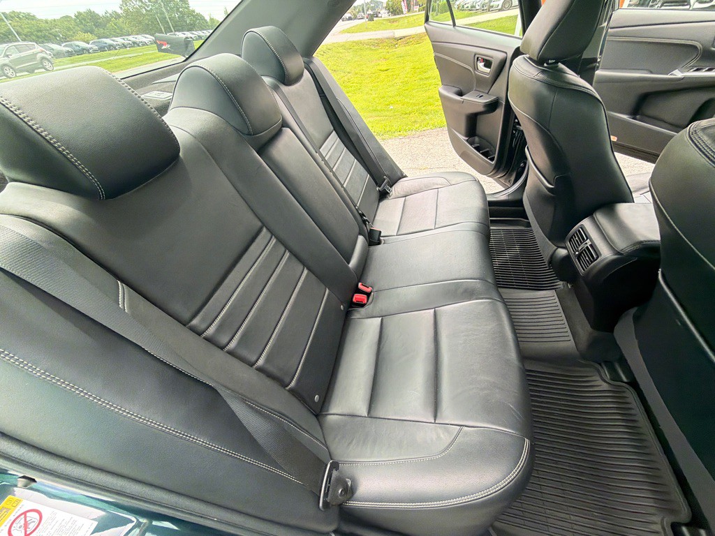 2017 Toyota Camry Image 25
