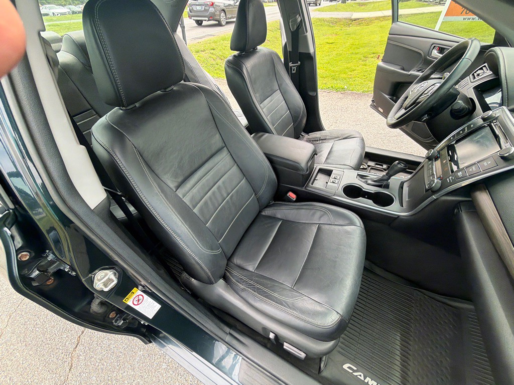 2017 Toyota Camry Image 26