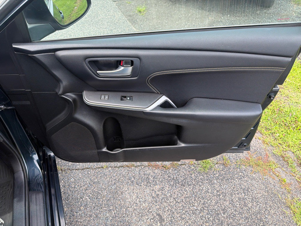 2017 Toyota Camry Image 27