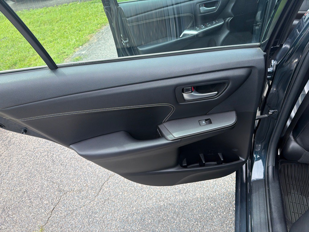 2017 Toyota Camry Image 29