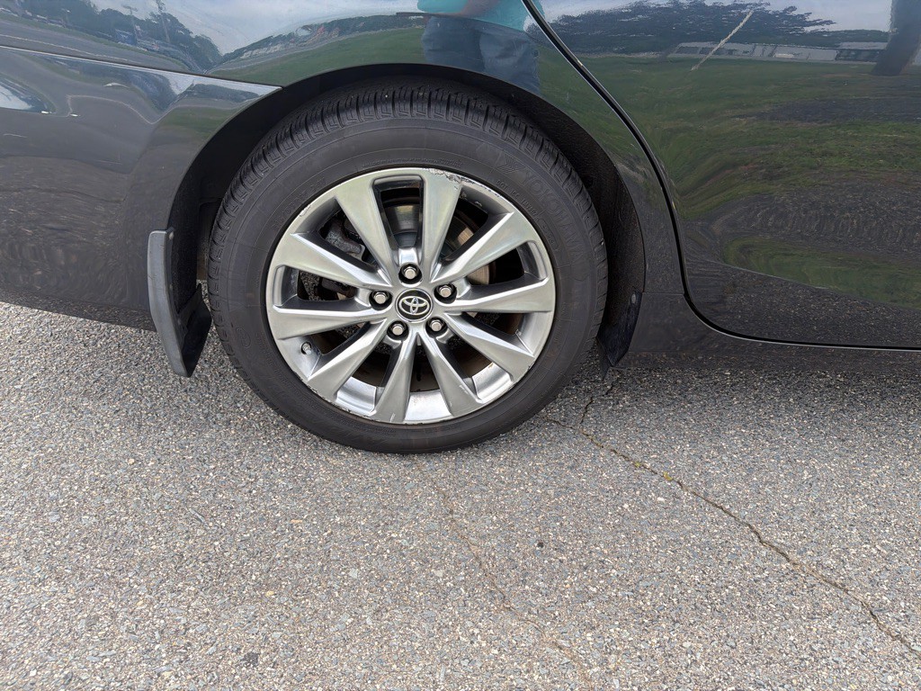 2017 Toyota Camry Image 33