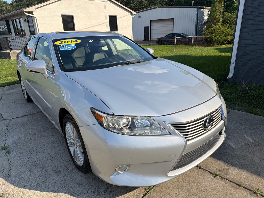 2014 Lexus ES Image 2