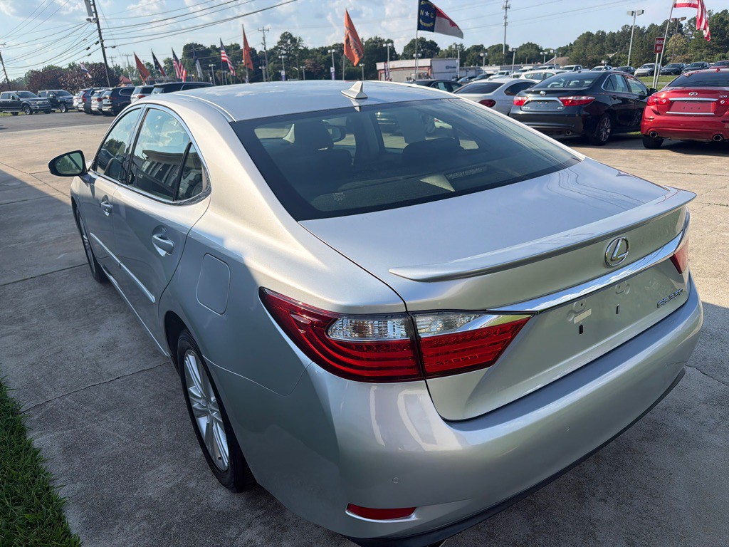 2014 Lexus ES Image 11
