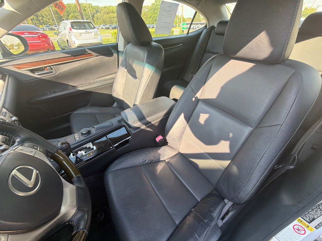 2014 Lexus ES Image 25