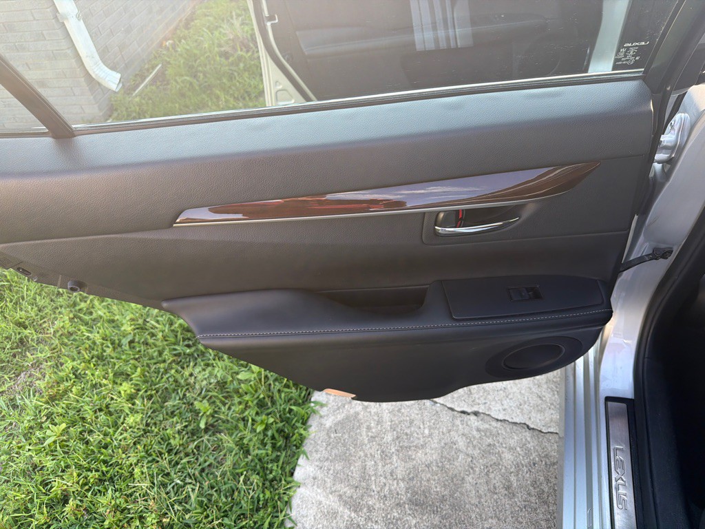 2014 Lexus ES Image 31