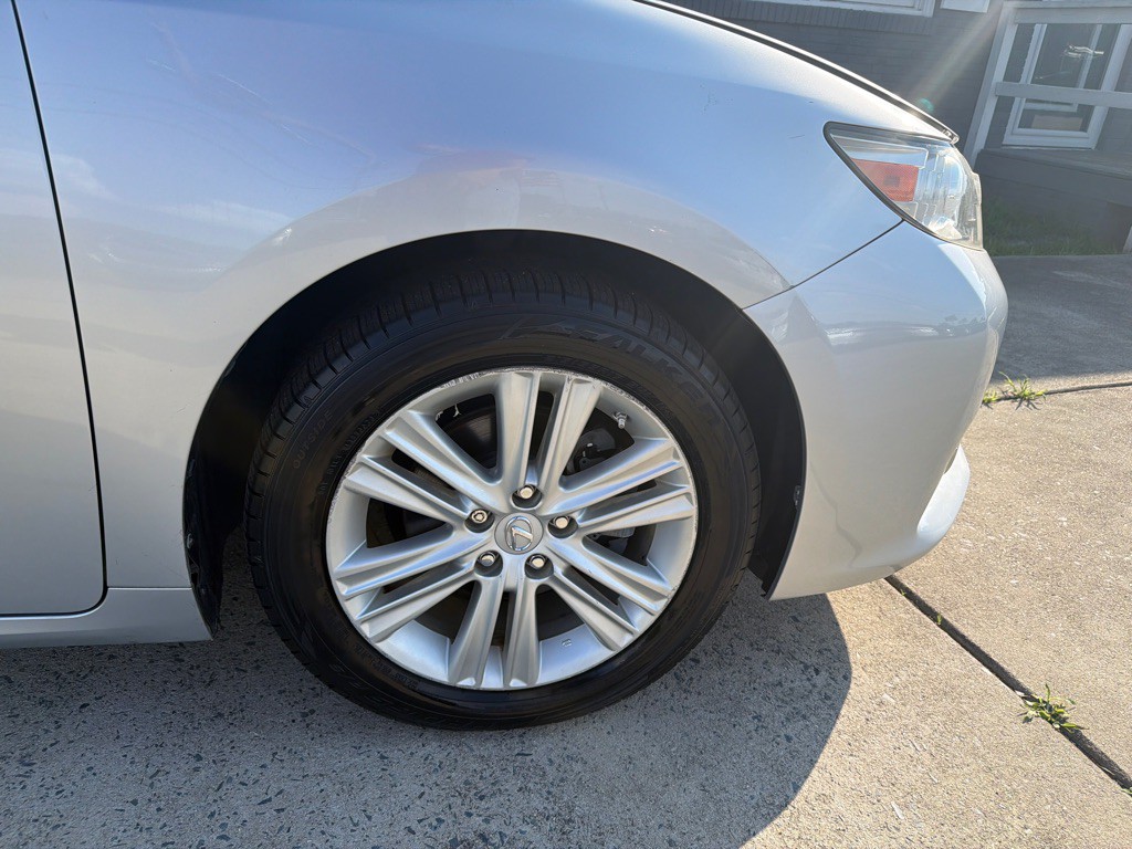 2014 Lexus ES Image 36