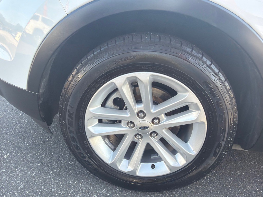 2015 Ford Explorer Image 32