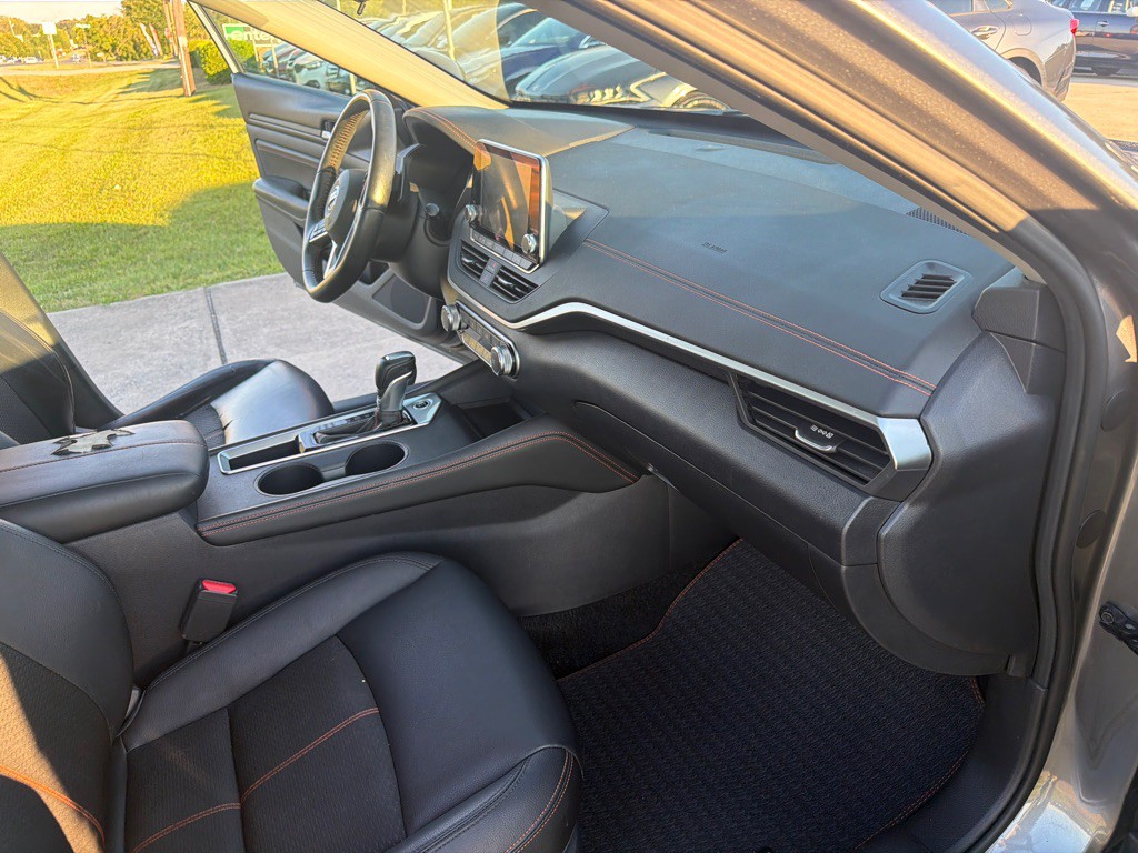 2019 Nissan Altima Image 16