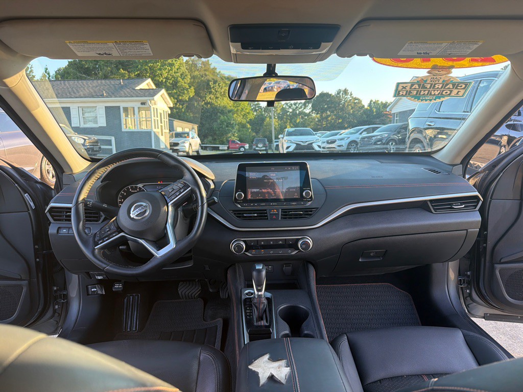 2019 Nissan Altima Image 17