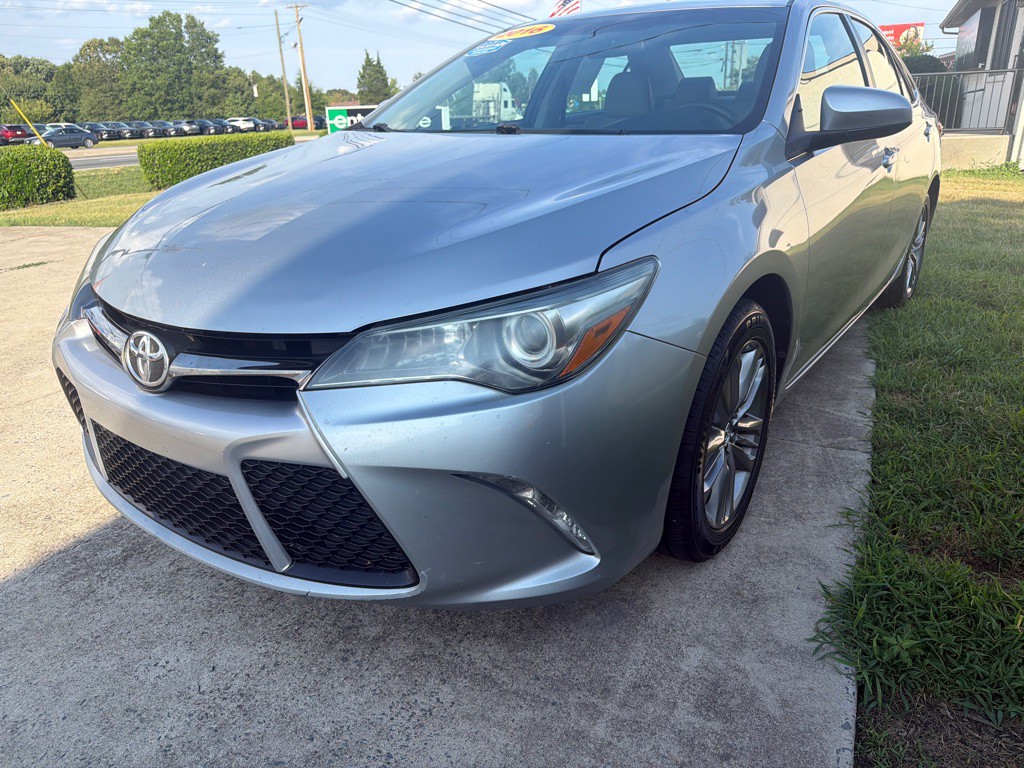 2016 Toyota Camry Image 1