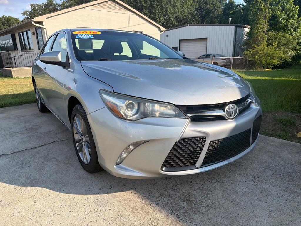 2016 Toyota Camry Image 2