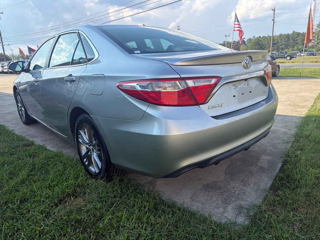 2016 Toyota Camry Image 7