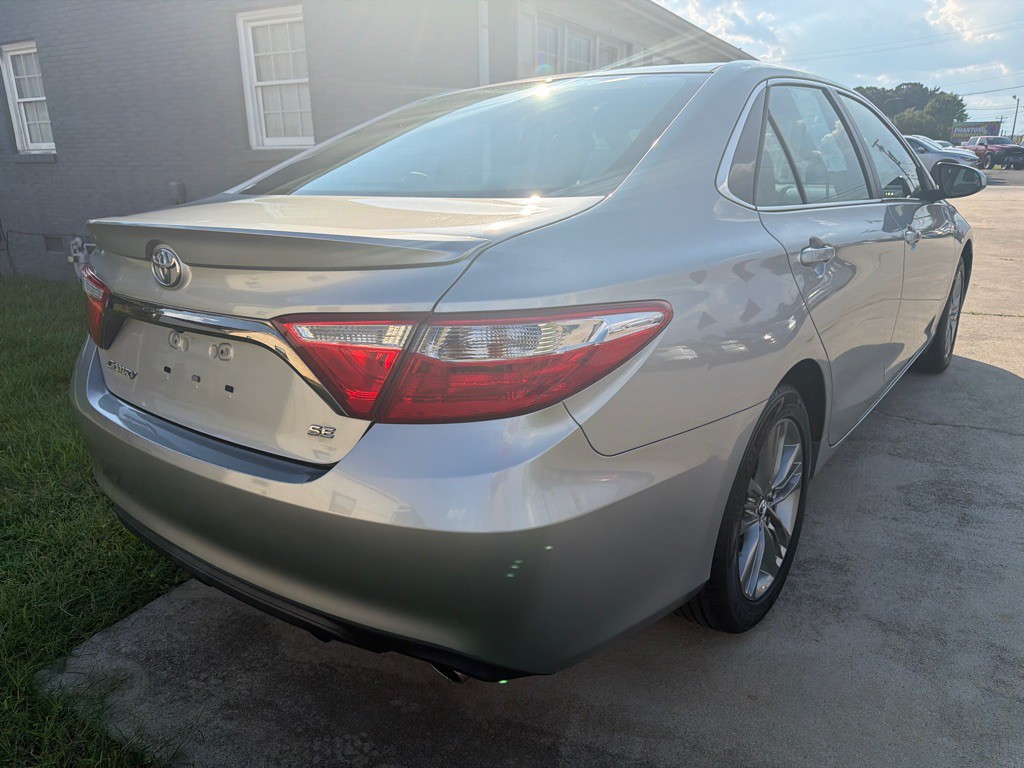 2016 Toyota Camry Image 8