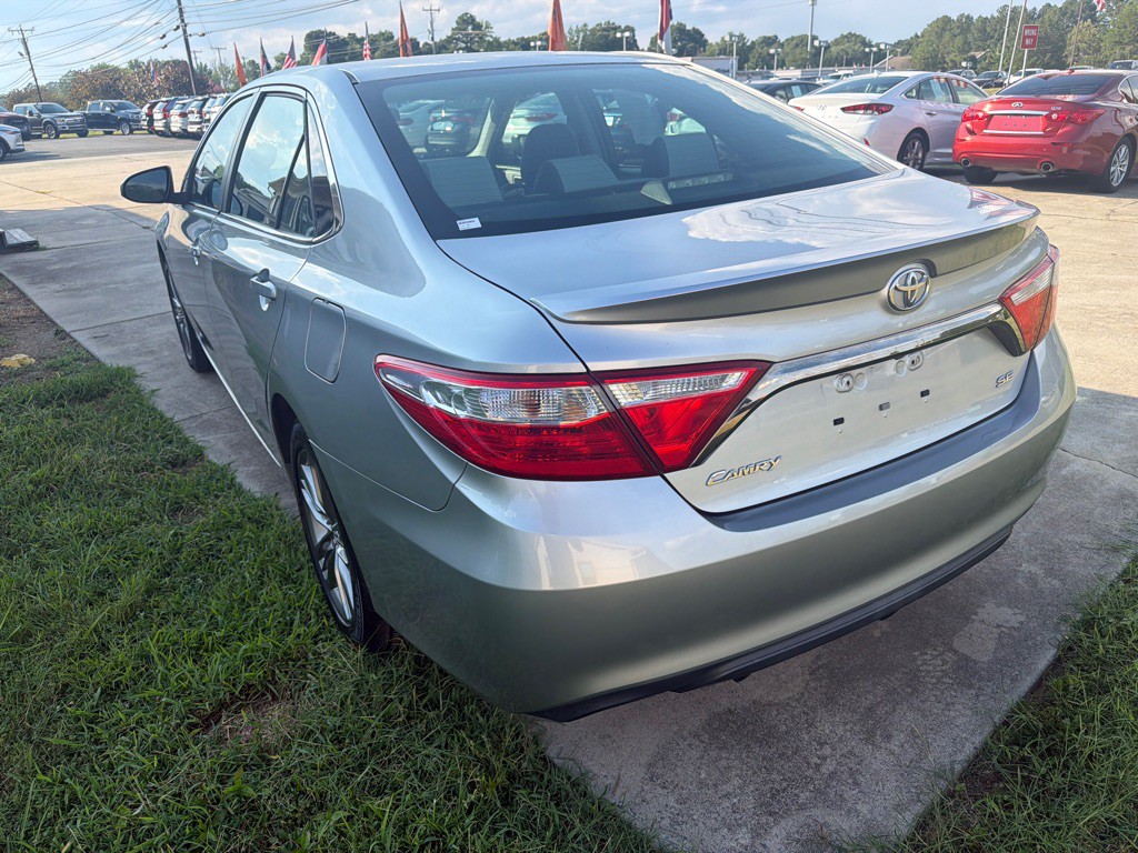2016 Toyota Camry Image 10