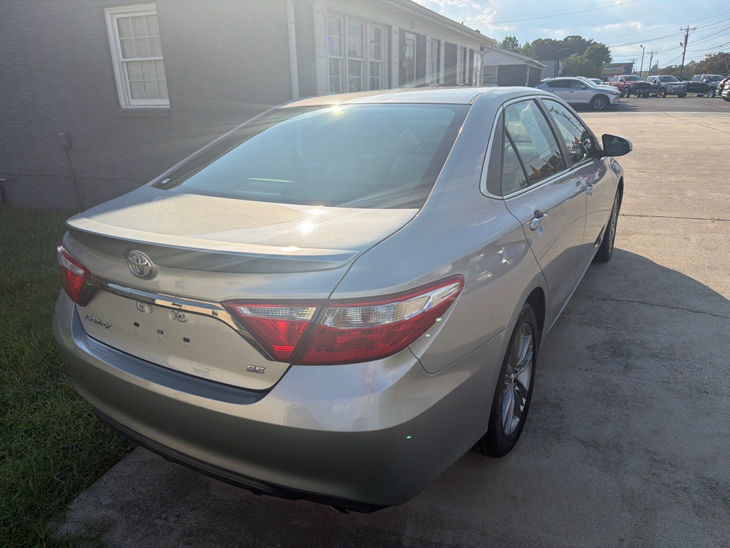 2016 Toyota Camry Image 11
