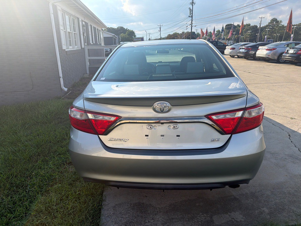 2016 Toyota Camry Image 12