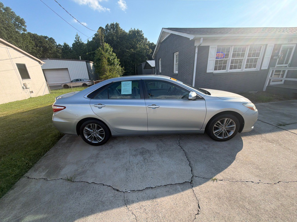 2016 Toyota Camry Image 13