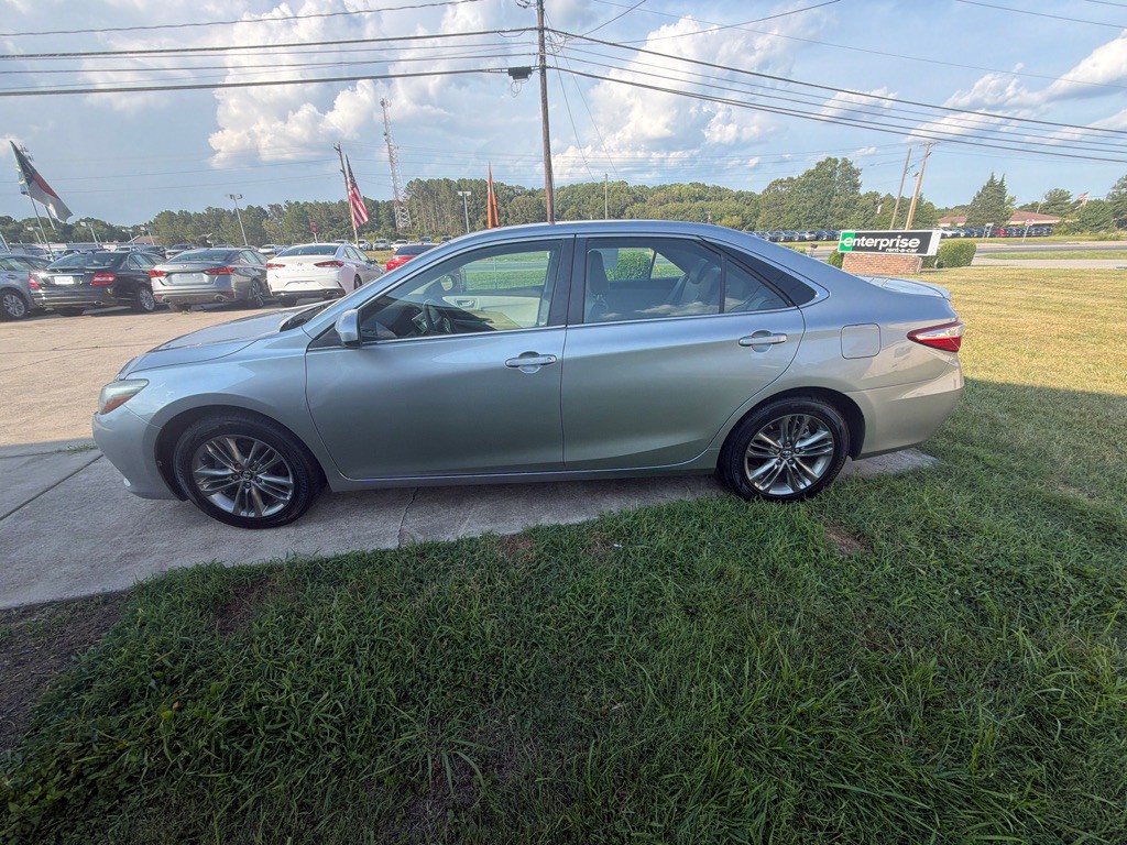 2016 Toyota Camry Image 14