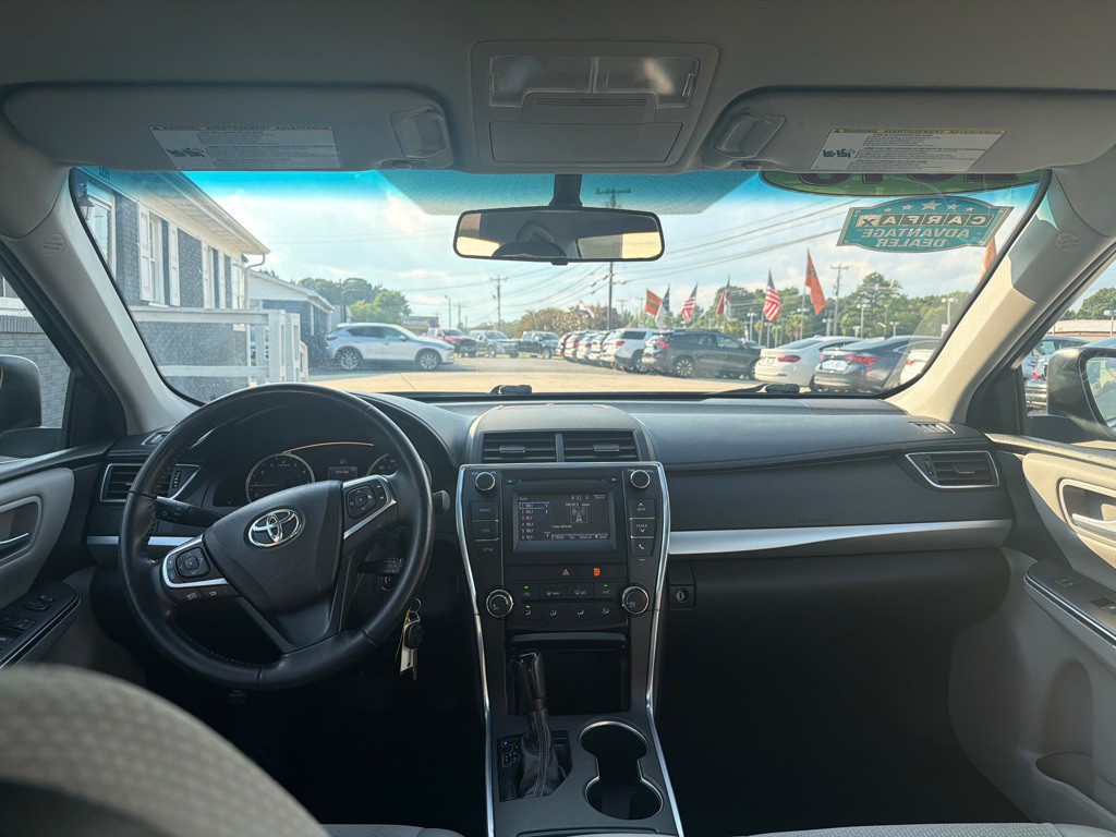 2016 Toyota Camry Image 15