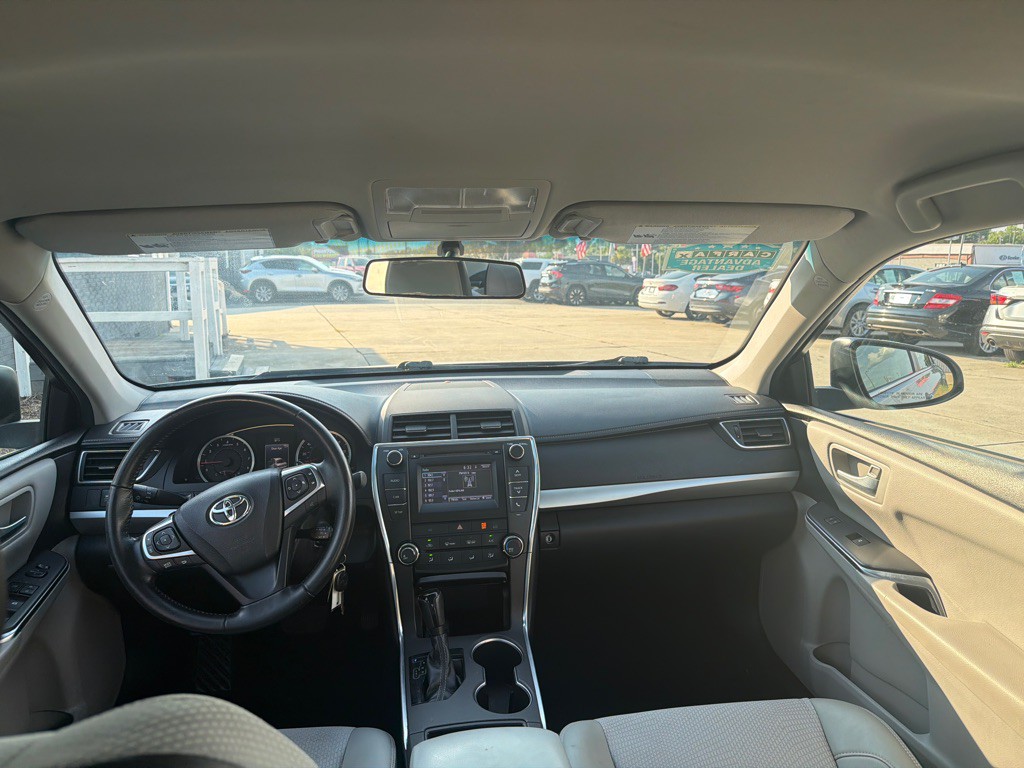 2016 Toyota Camry Image 16