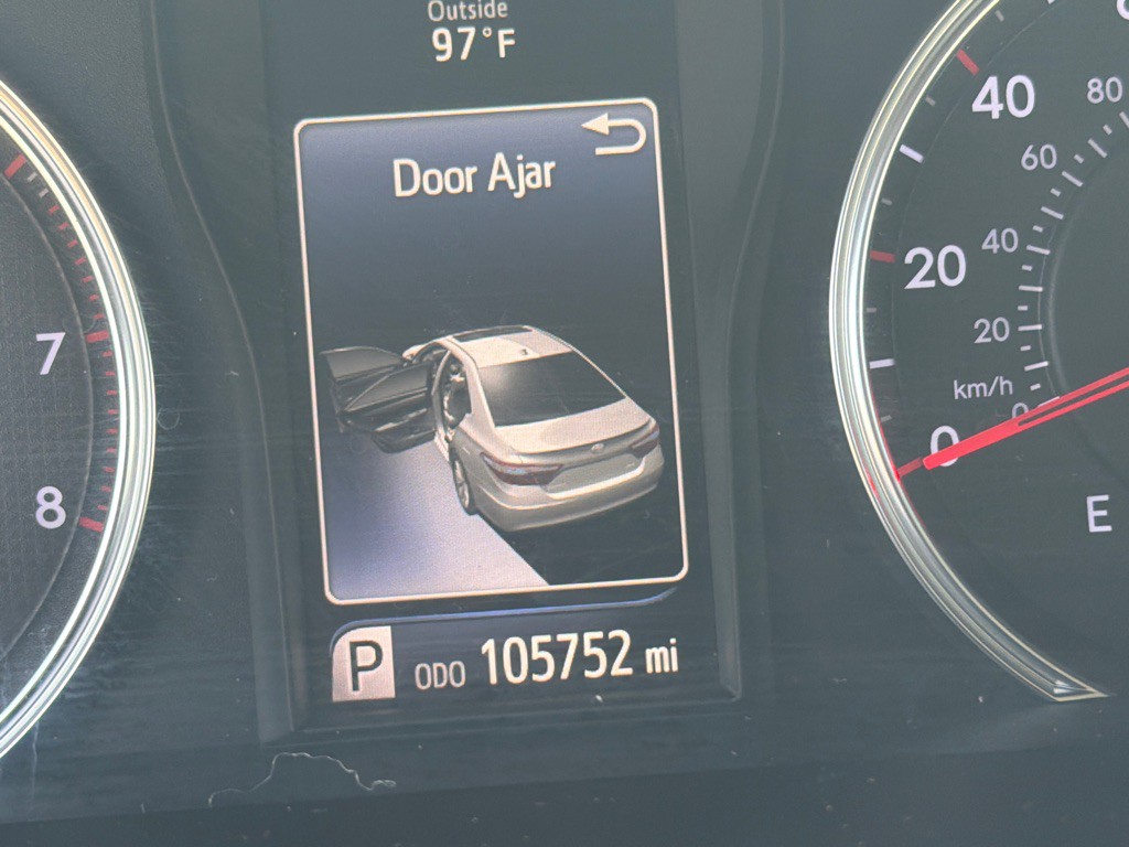2016 Toyota Camry Image 17