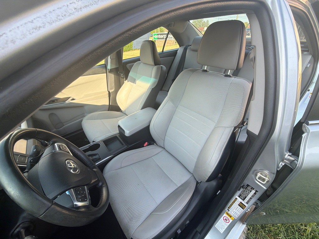 2016 Toyota Camry Image 25