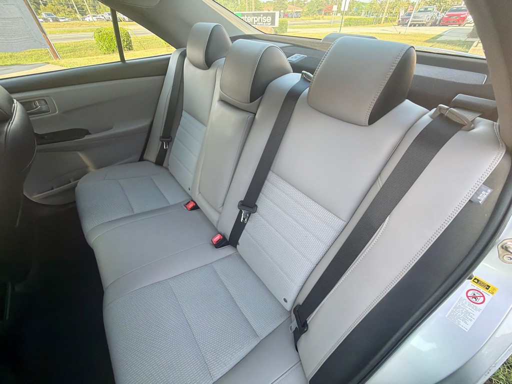 2016 Toyota Camry Image 26