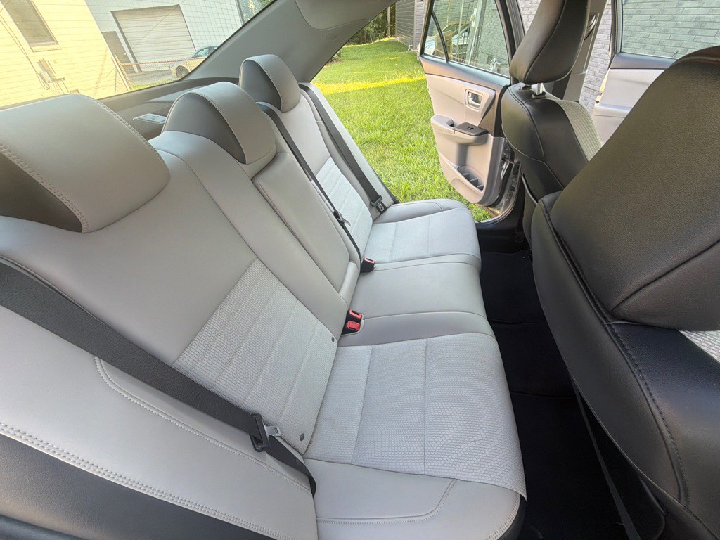 2016 Toyota Camry Image 27