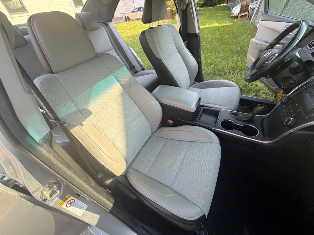 2016 Toyota Camry Image 28