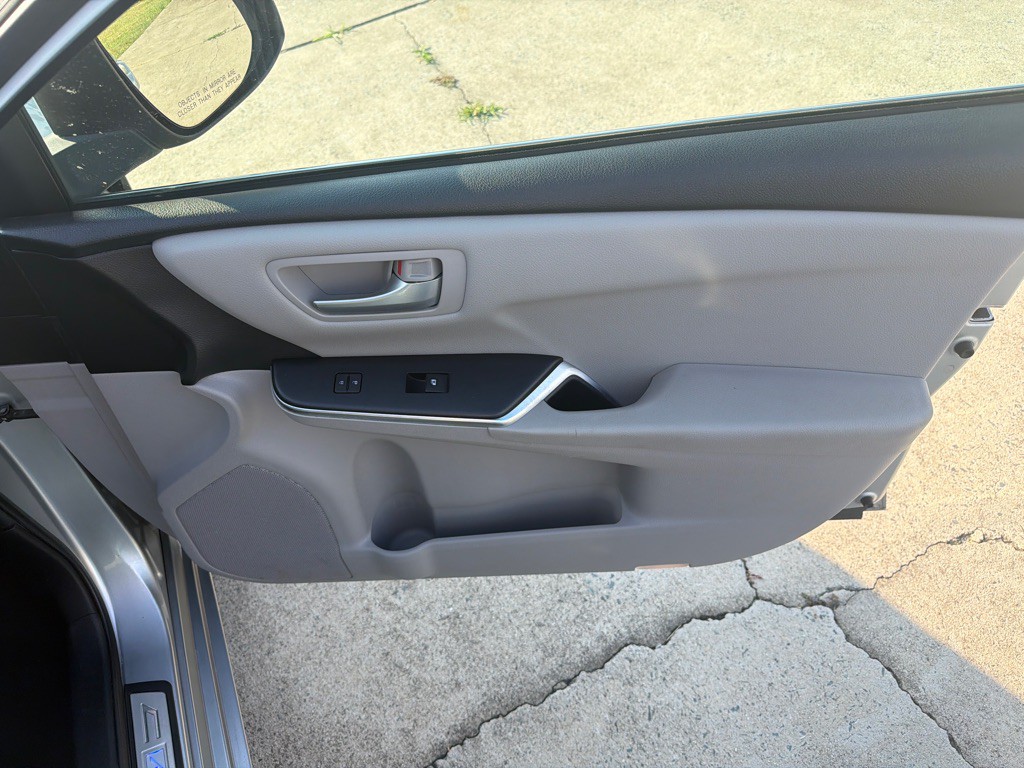 2016 Toyota Camry Image 29