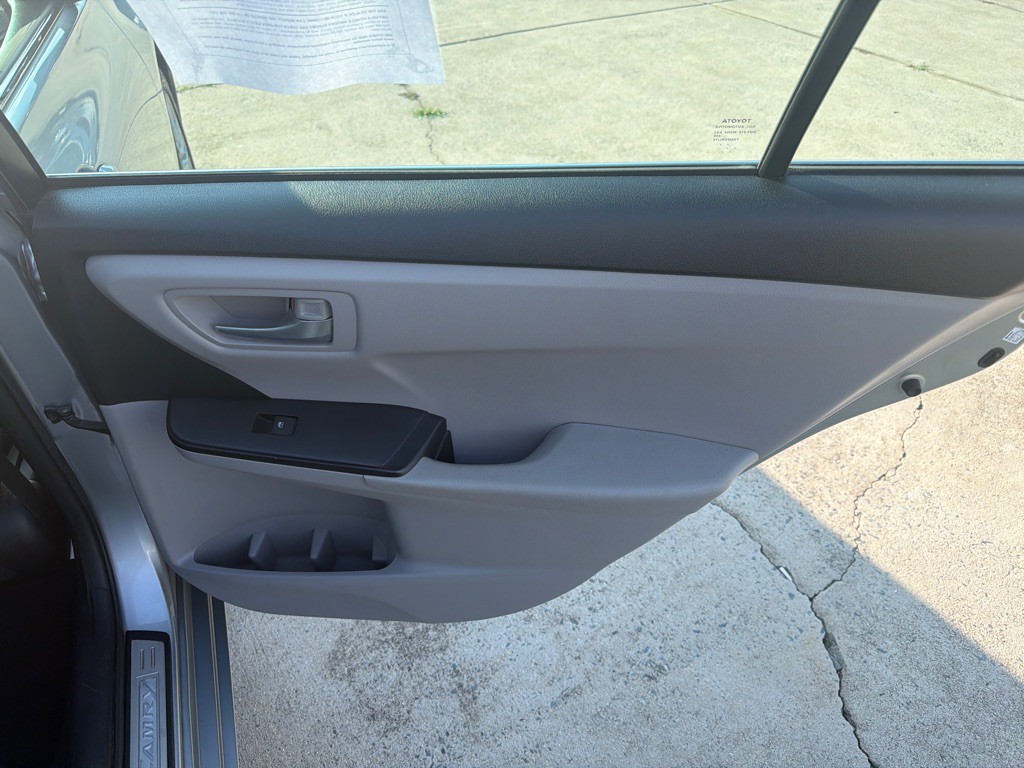 2016 Toyota Camry Image 30