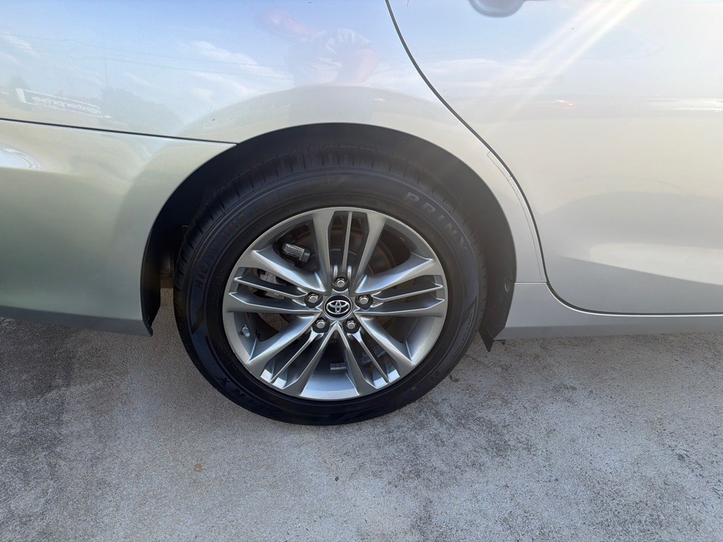 2016 Toyota Camry Image 35