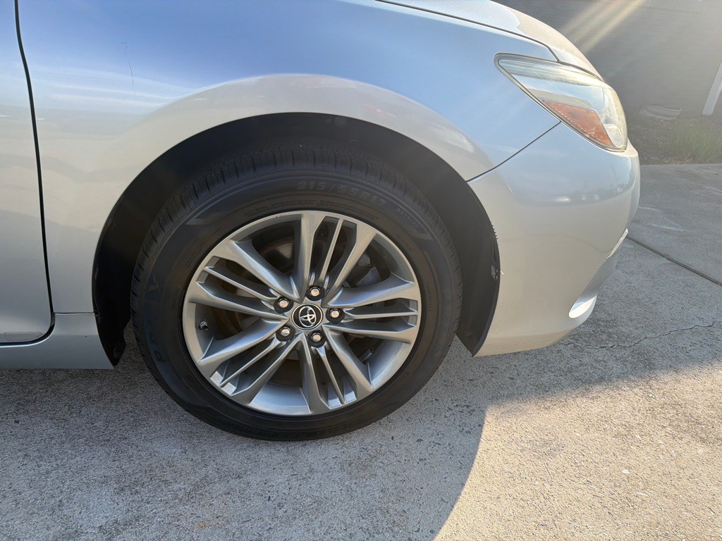 2016 Toyota Camry Image 36