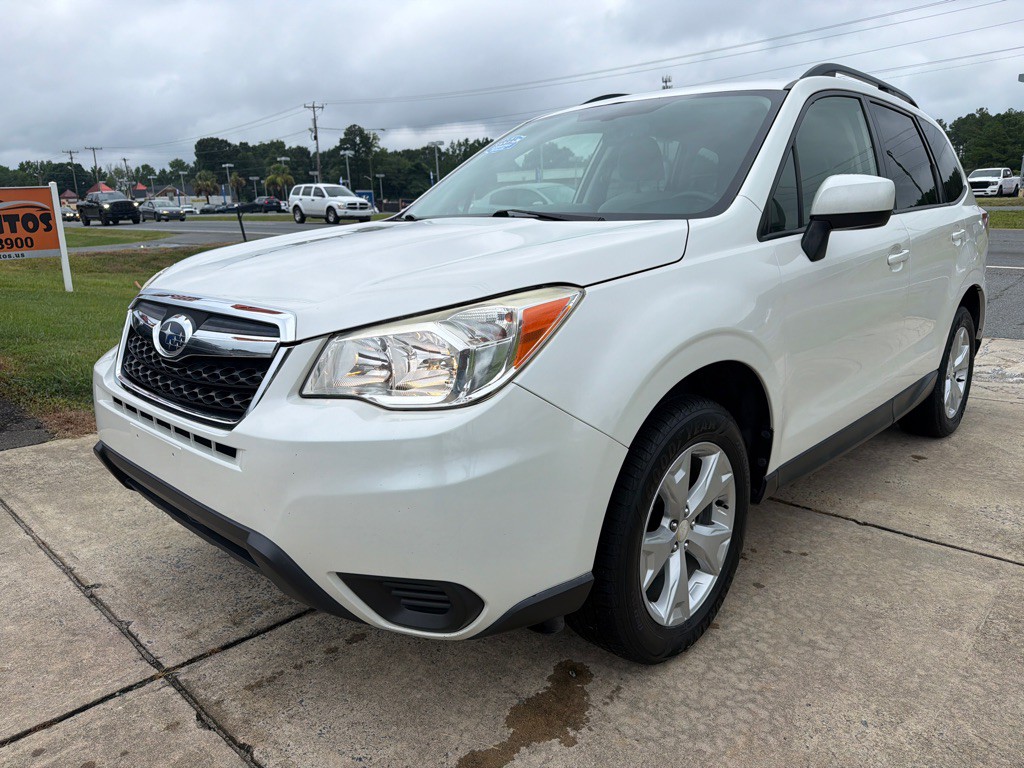 2016 Subaru Forester Image 1