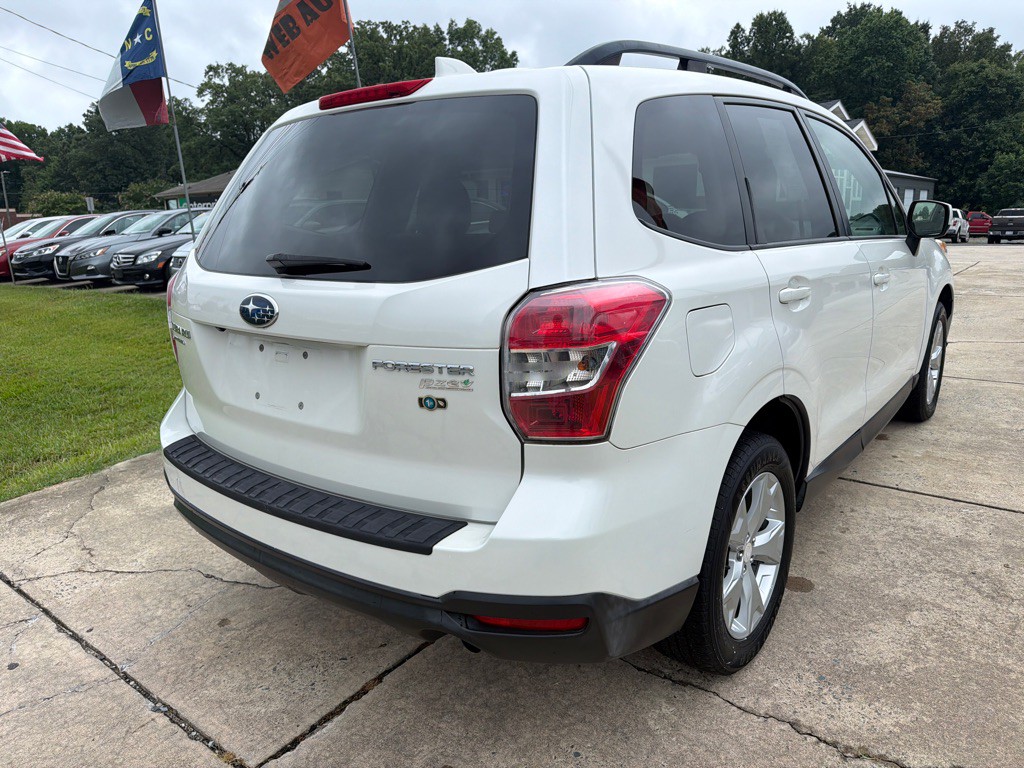 2016 Subaru Forester Image 8