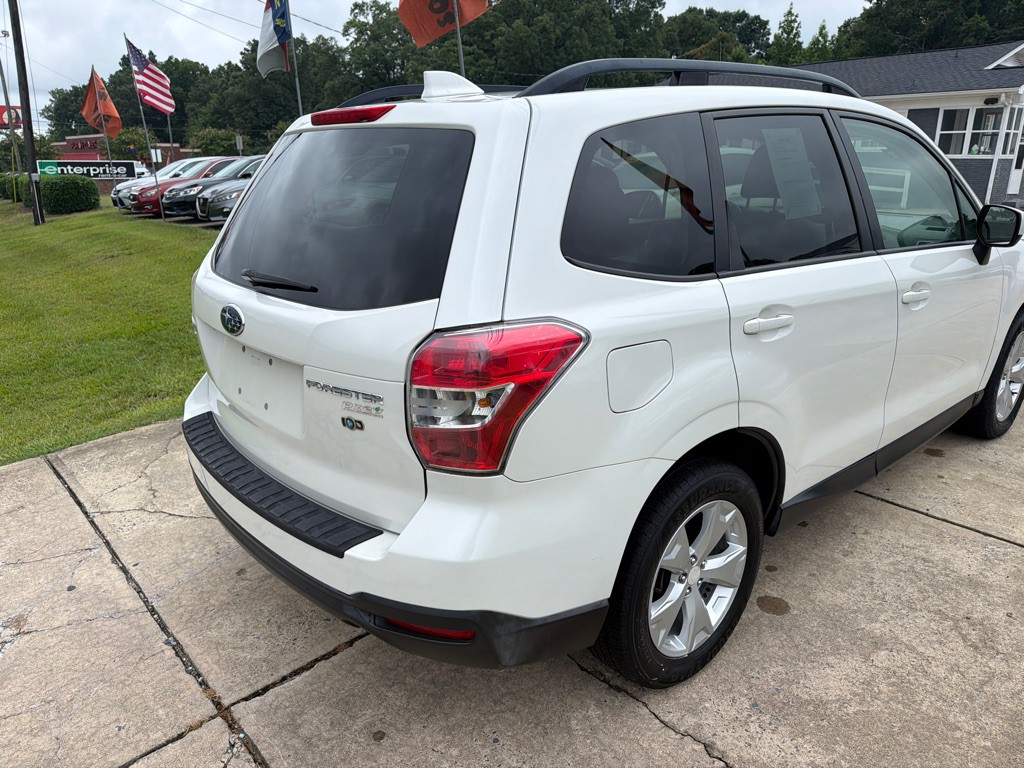 2016 Subaru Forester Image 11