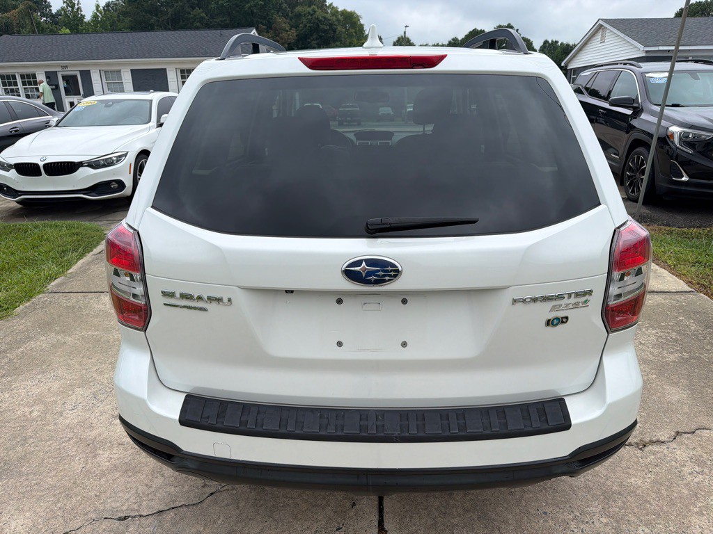 2016 Subaru Forester Image 12