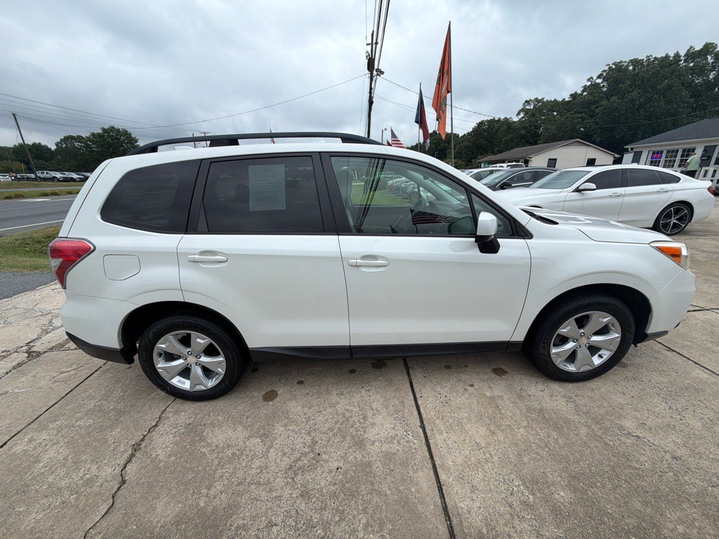 2016 Subaru Forester Image 13