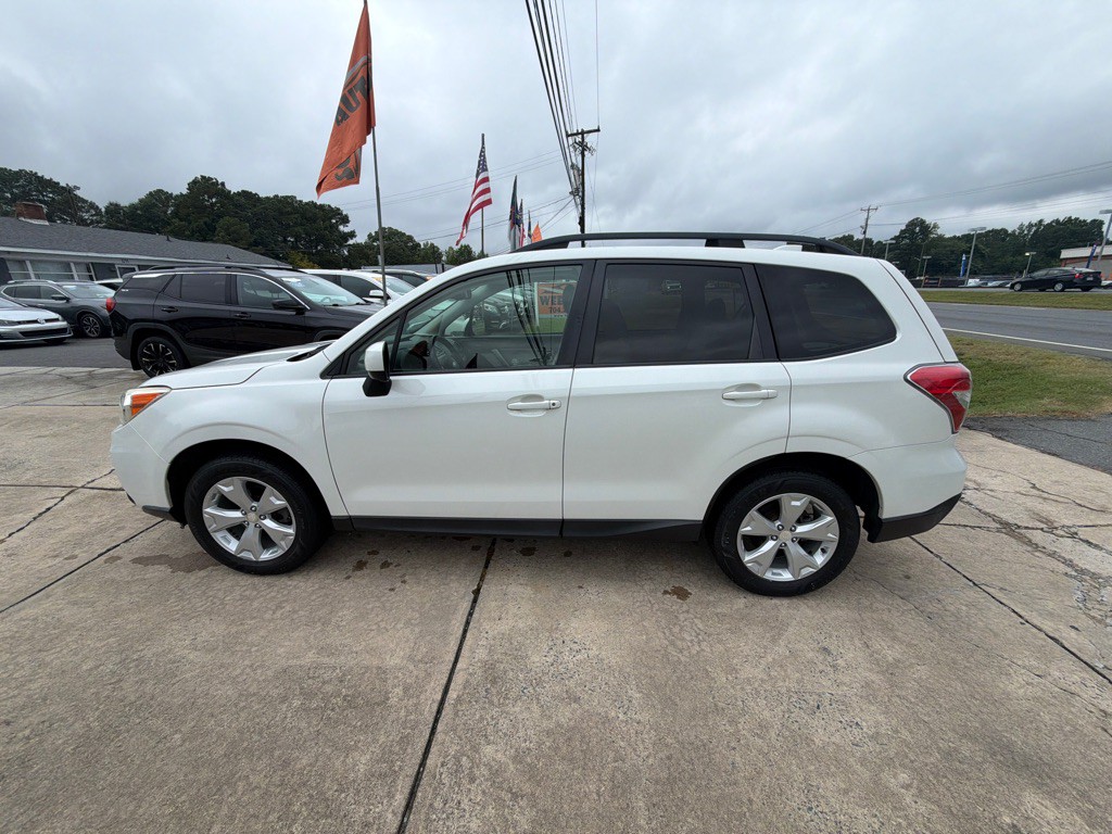 2016 Subaru Forester Image 14