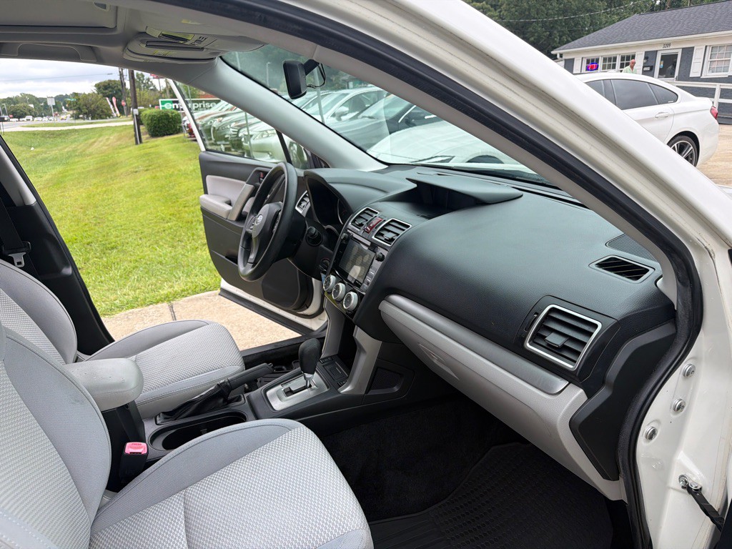 2016 Subaru Forester Image 16