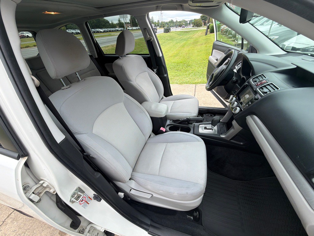 2016 Subaru Forester Image 30
