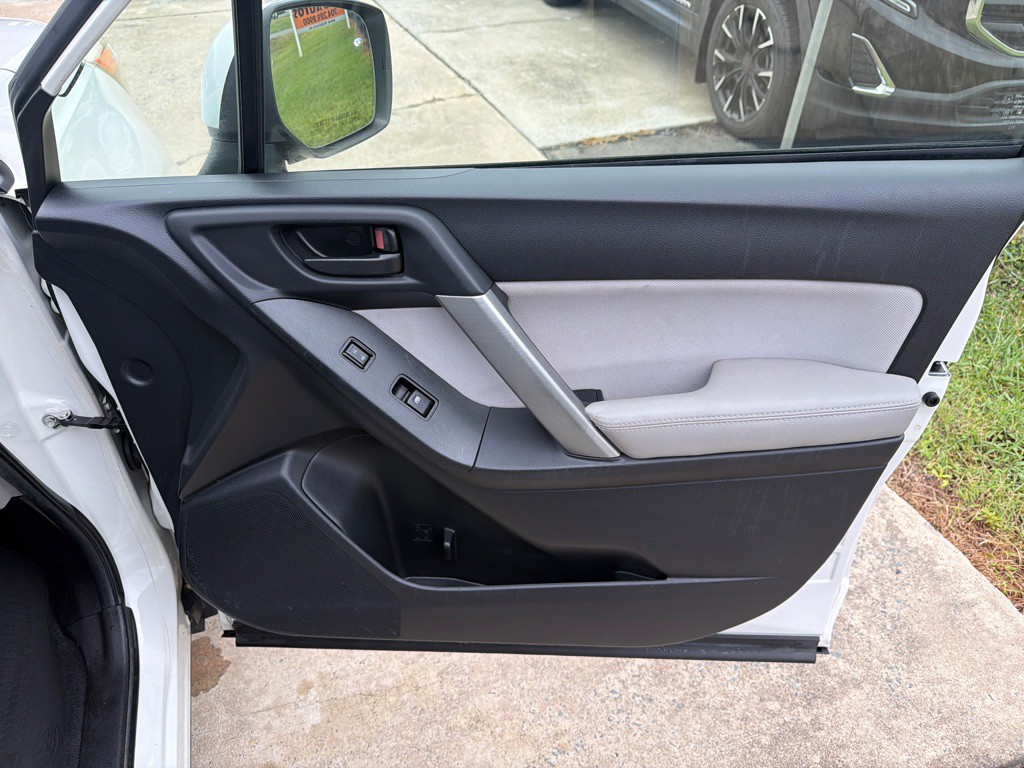 2016 Subaru Forester Image 33