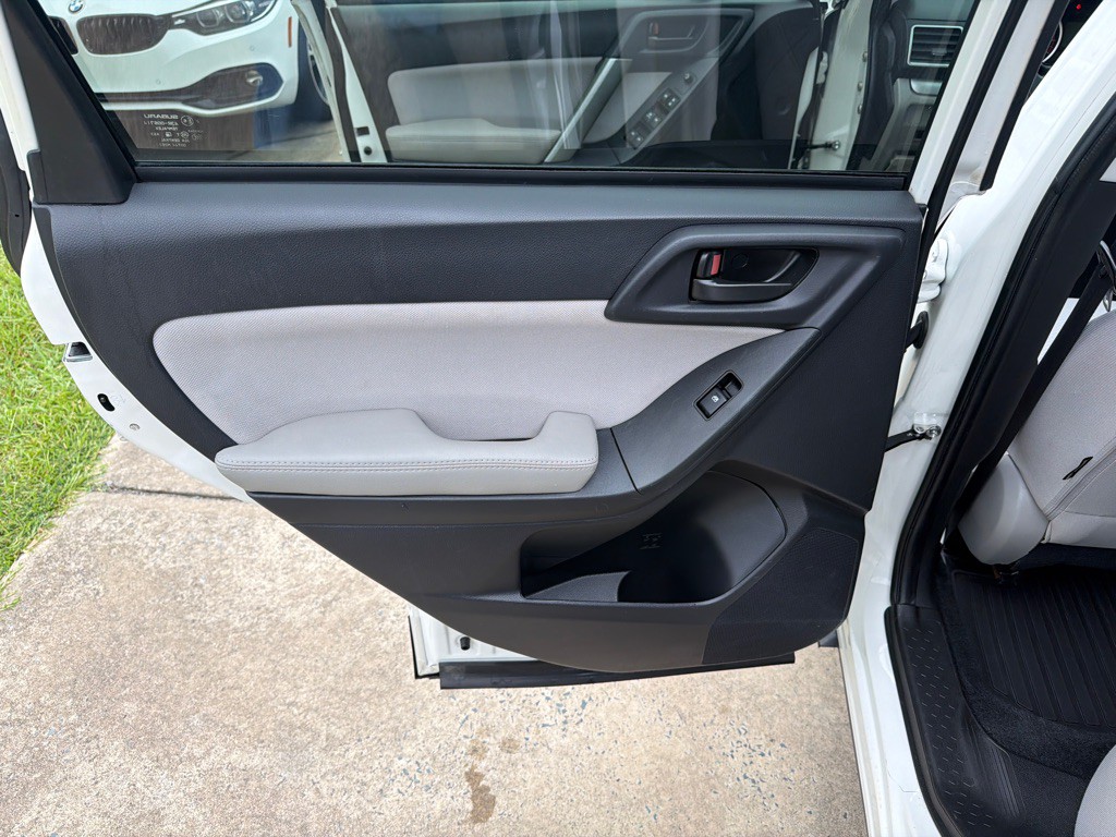 2016 Subaru Forester Image 34