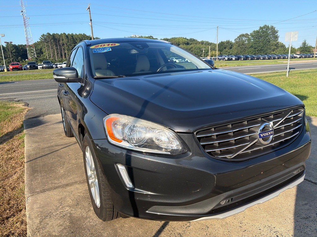 2016 Volvo XC60 Image 2